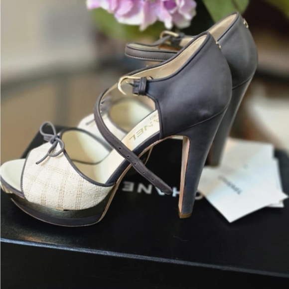 CHANEL Black and Cream Sandals - Picture 6 of 6
